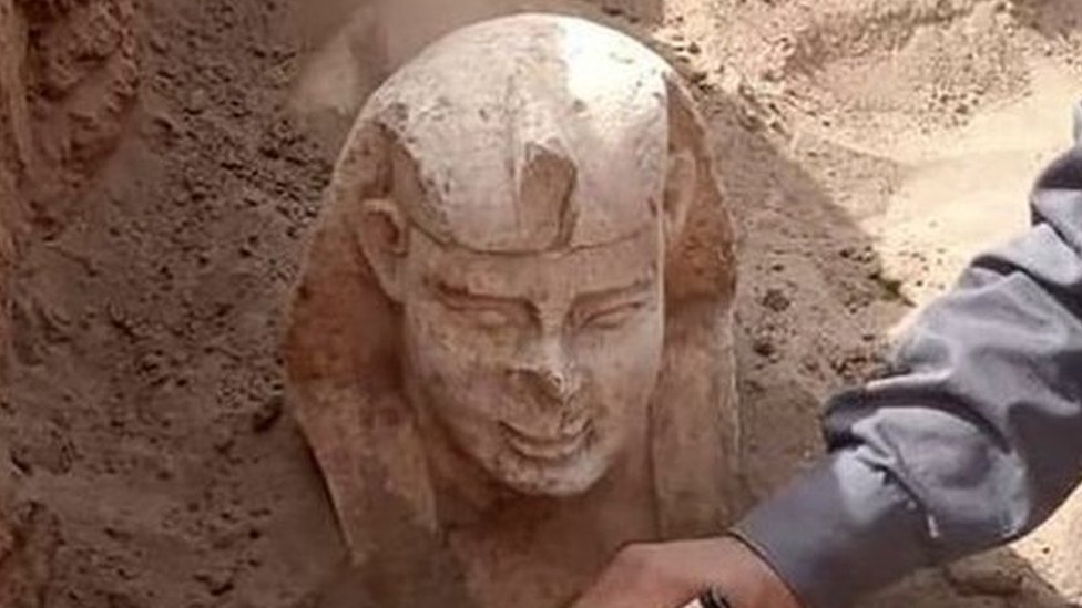 Esfinge sonriente que fue descubierta en Egipto